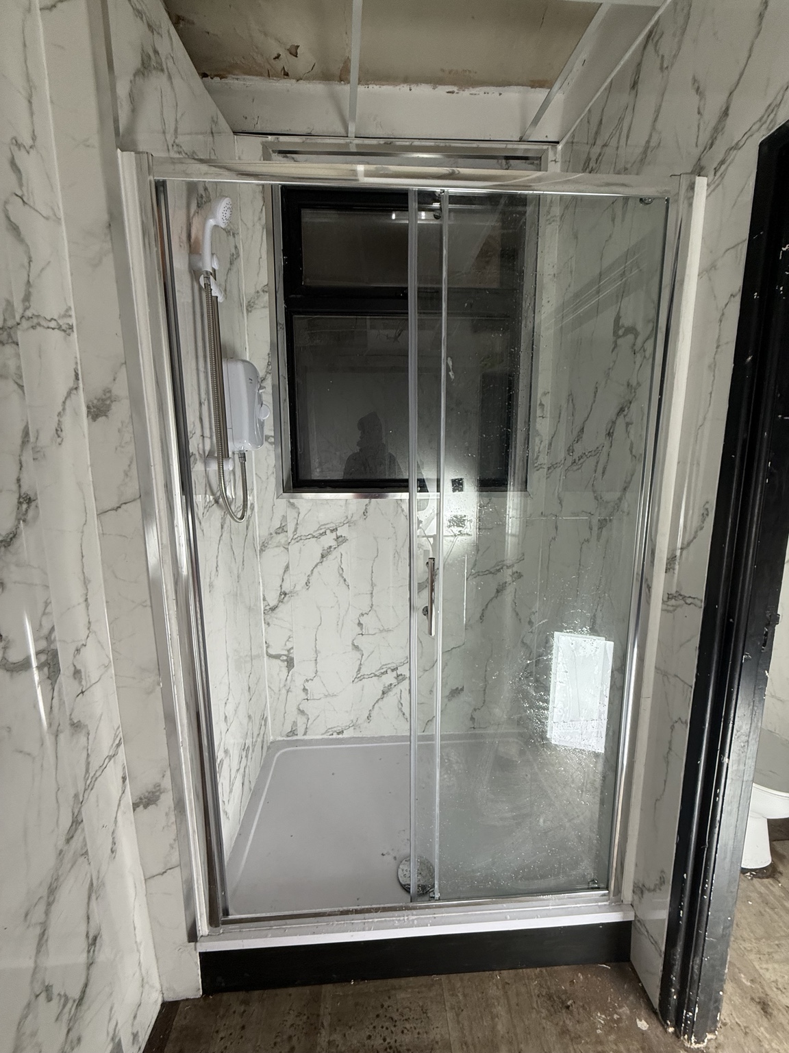 Shower installation